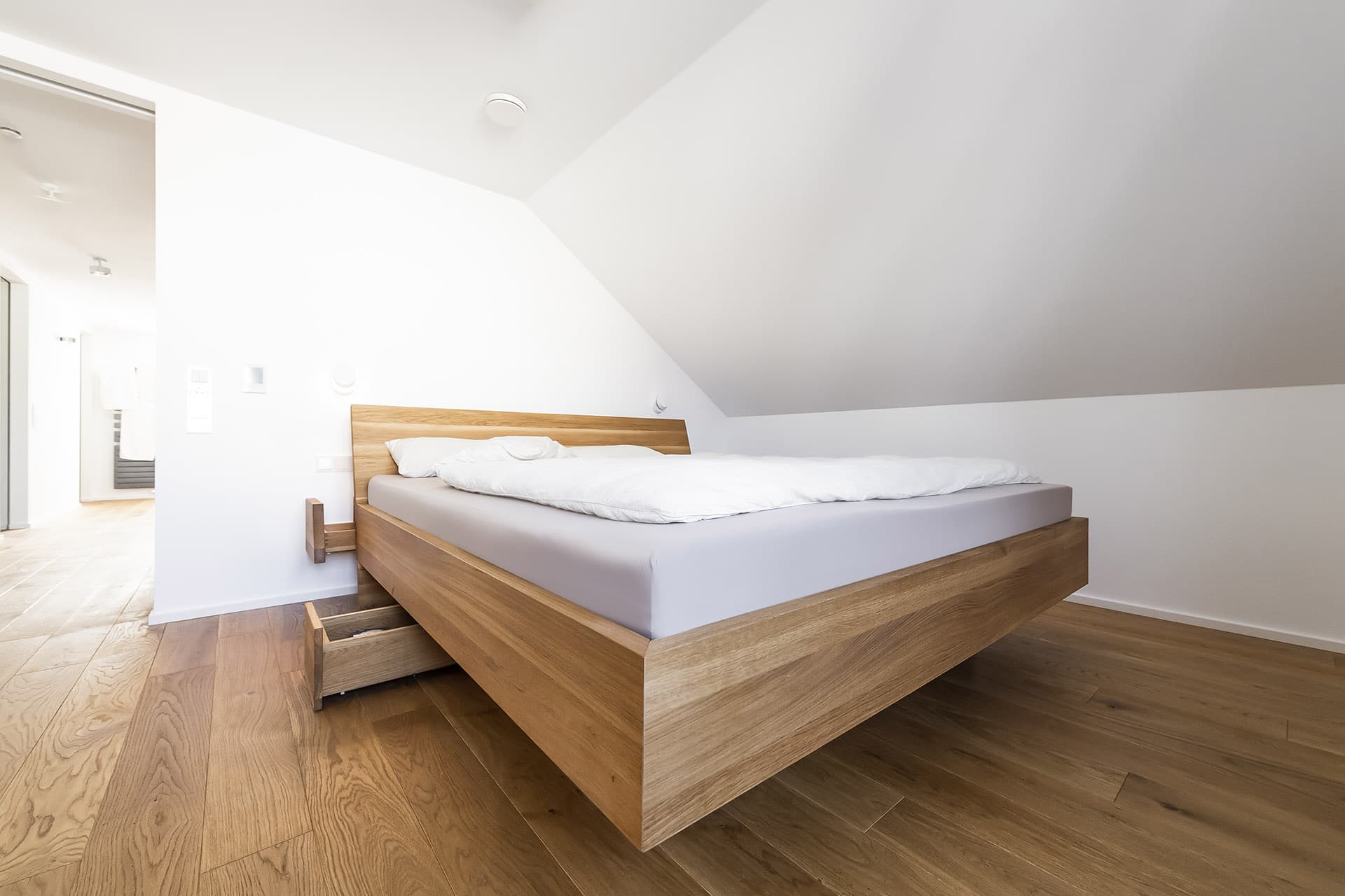 Schreinerei Ludwigsburg WeyFra Holzbett nach Maß